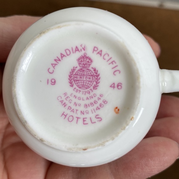1946 Canadian Pacific Mintons Demi tasse cup & saucer - Picture 4 of 12